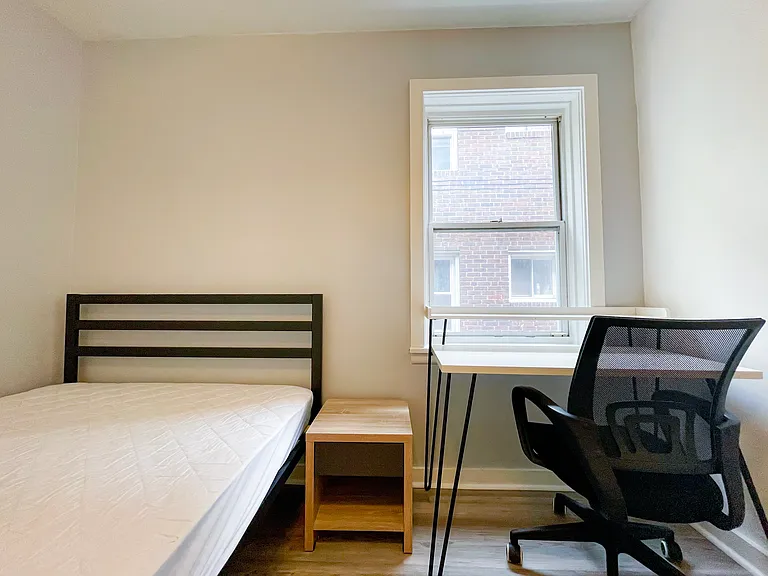 5735 Hobart St #4 — Photo 6