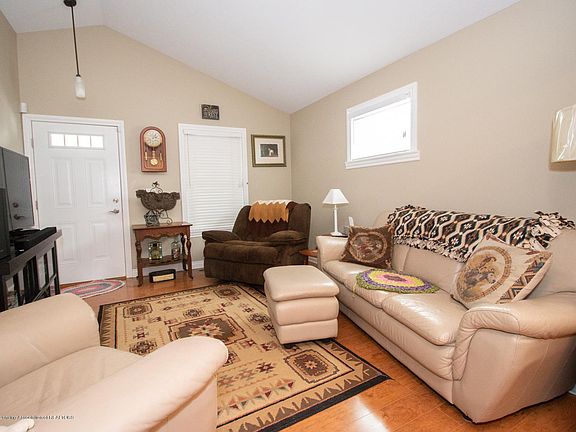 2nd image of 608 Leslie St
