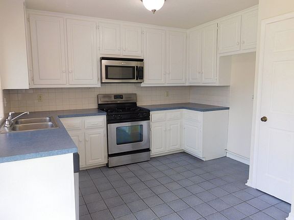 4th image of 626 Madison Ct