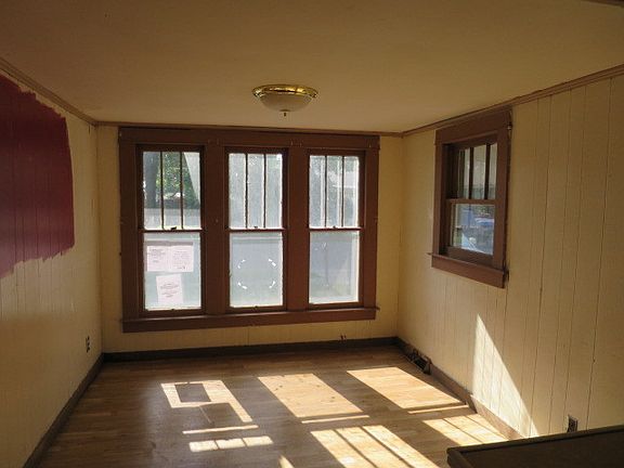 4th image of 902 Grand Ave