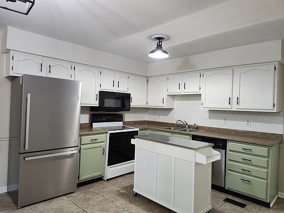 4th image of 6828 Hampton Wood Cir