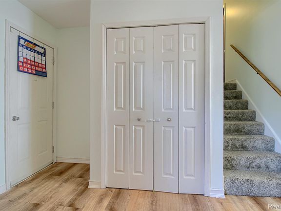 3rd image of 565 N Roessler St