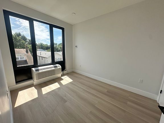 3rd image of 314-316 Forrest St #401