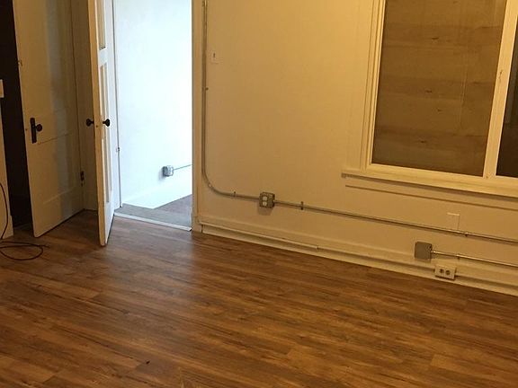 2nd image of 372 S Bouquet St #C
