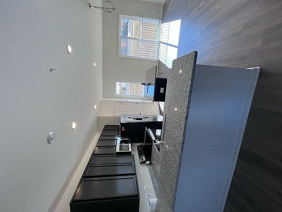 4th image of 2502 Boeing Way