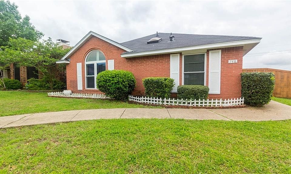1st image of 748 Willow Oak Dr