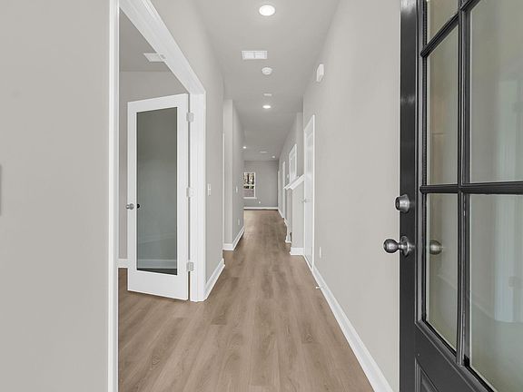 3rd image of 912 Dusk Dr