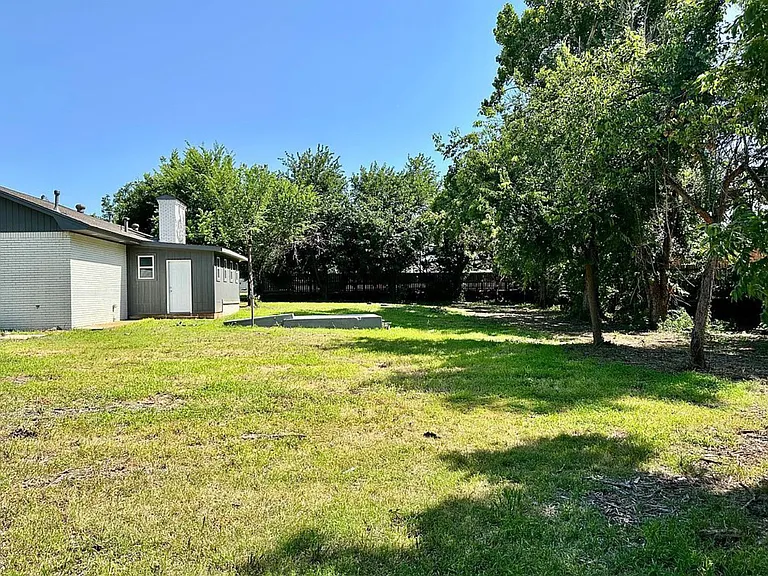 3215 Oakwood Dr — Photo 3