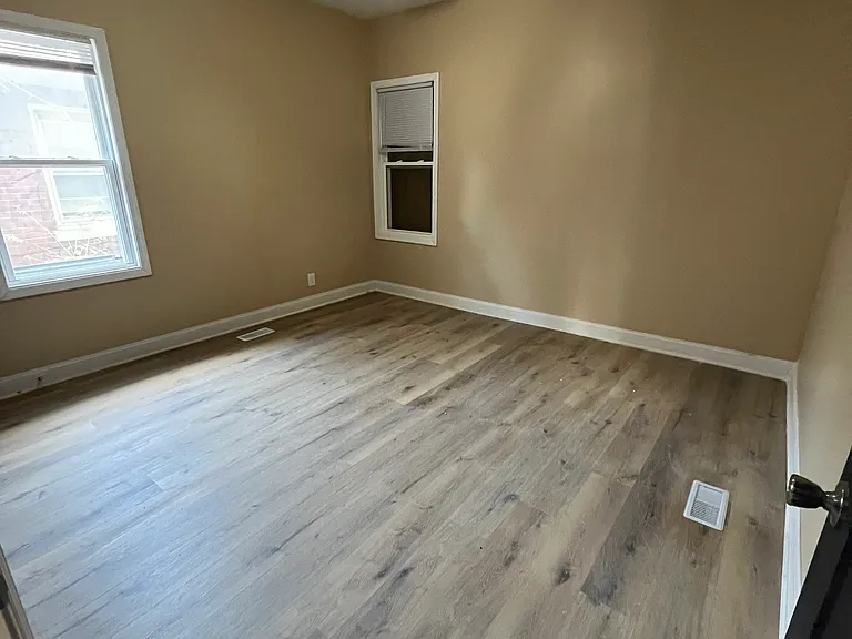 402 Lincoln St — Photo 17