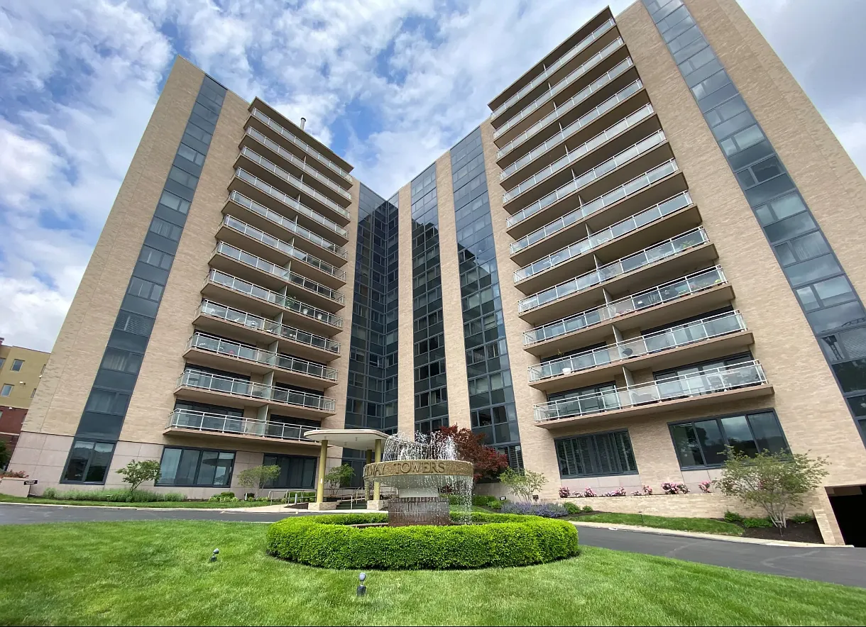 1 bed, 825 sqft, $1,395 — Photo 1