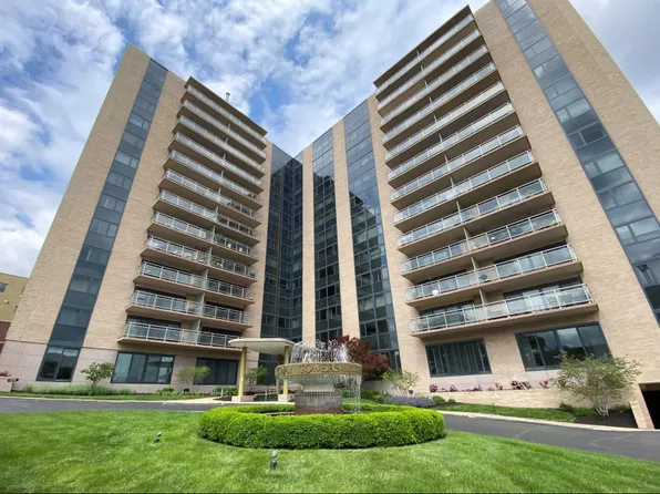 4545 Wornall Rd, Kansas City, MO