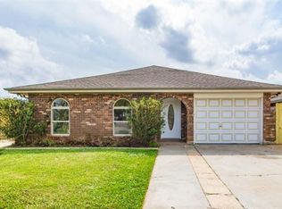 8520 Squadron Dr, Chalmette, LA 70043