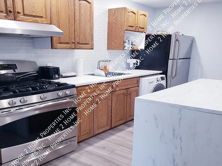 312 Gladstone Ave — Photo 1