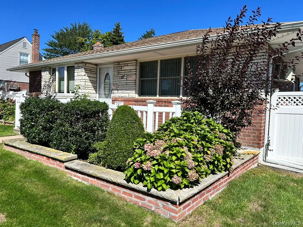 3 bed, 2.0 bath, 1045 sqft, $5,500 — Photo 2