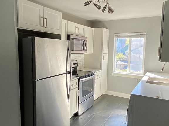 5th image of 215 N Quince St #9