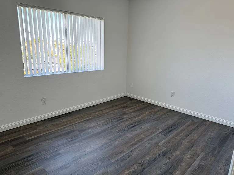 1916 Harriman Ln — Photo 12