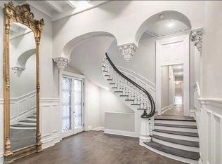 2013 Walnut St #305, Philadelphia, PA 19103