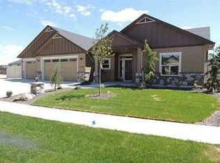 1014 S Spring Valley Dr, Nampa, ID 83686