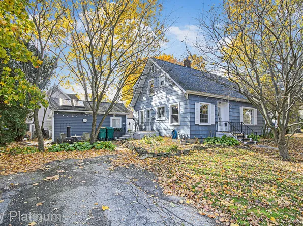 715 Thornapple St, Saint Clair, MI 48079