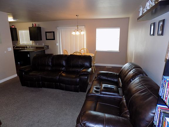 4th image of 2053 N Belmont Dr