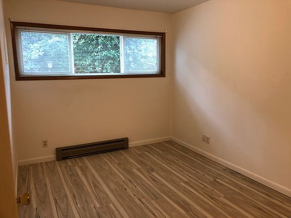 4th image of 951 SW Church St #8