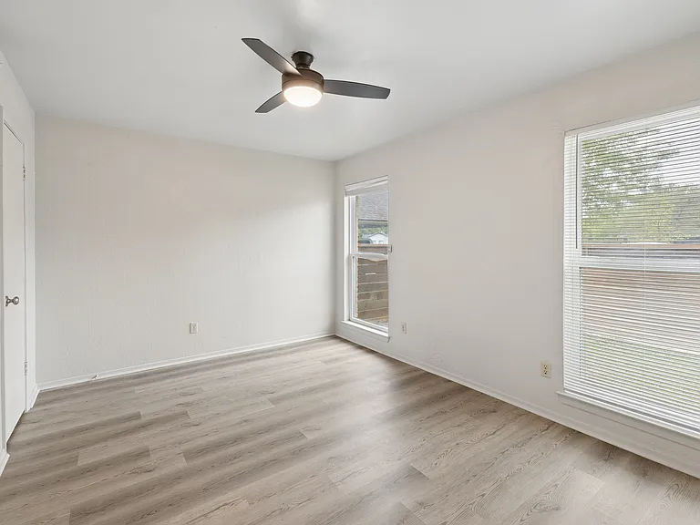 820 Sahara Ave #2 — Photo 7