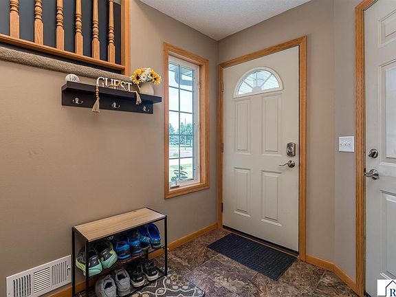 3rd image of 104 Bunker Ct
