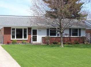 5510 Parkview Ct, Crestwood, IL 60445