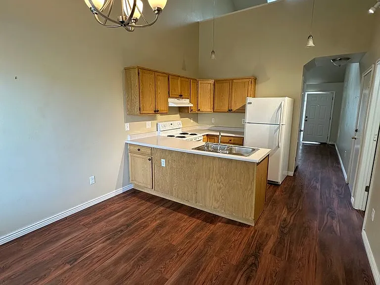 303 Hacienda Ct — Photo 5
