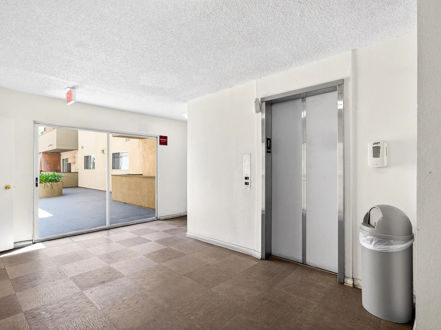 Serrano Apartments — Photo 3