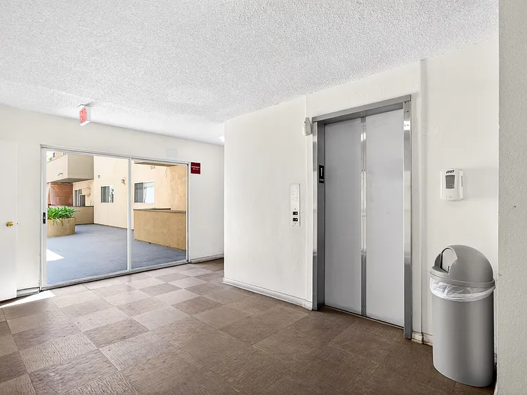 Serrano Apartments — Photo 3