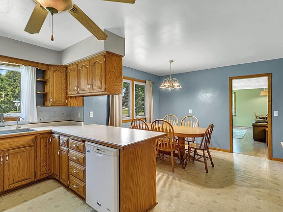 5th image of 1022 Sunset Ridge Rd