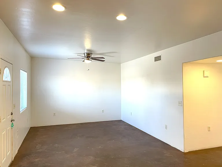 1307 W Saint Clair St #2 — Photo 16