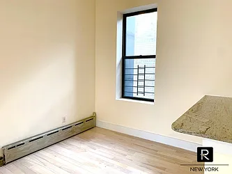 Rented by R New York