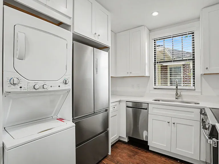 620 E 48th St #B — Photo 6