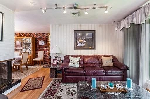 4th image of 34 Abington Ave
