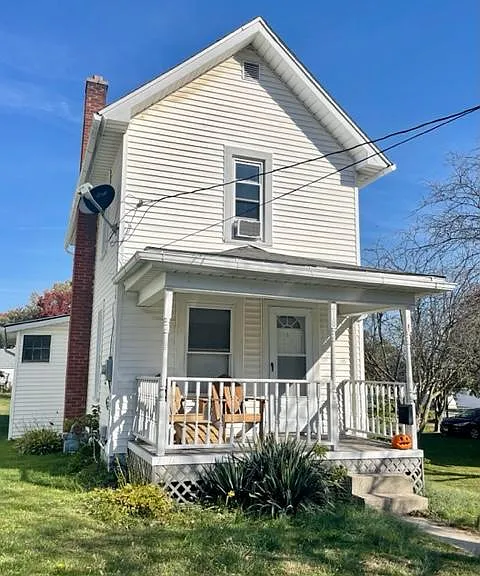 218 Pearl St — Photo 1