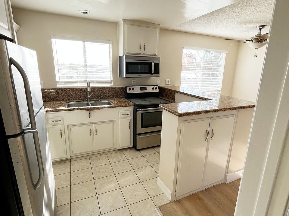1st image of 931 W 19th St APT 34