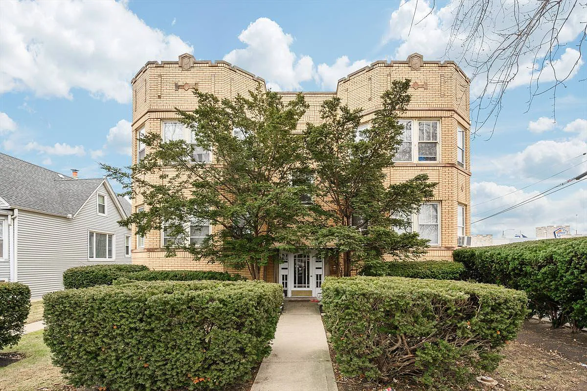 Photo 2 of 14 - 3617 N Sawyer Ave #2 - Chicago, IL Building Photo - 3617 N Sawyer Ave #2