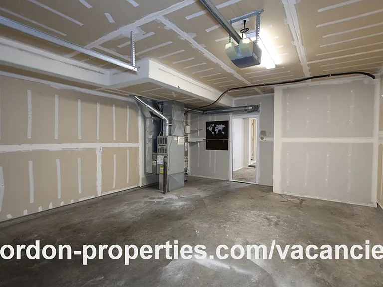 16913 NE Halsey St — Photo 9