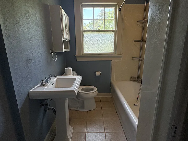 100 Linwood Ct — Photo 5