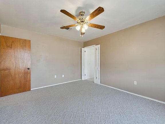 5th image of 502 E Broadway Ave