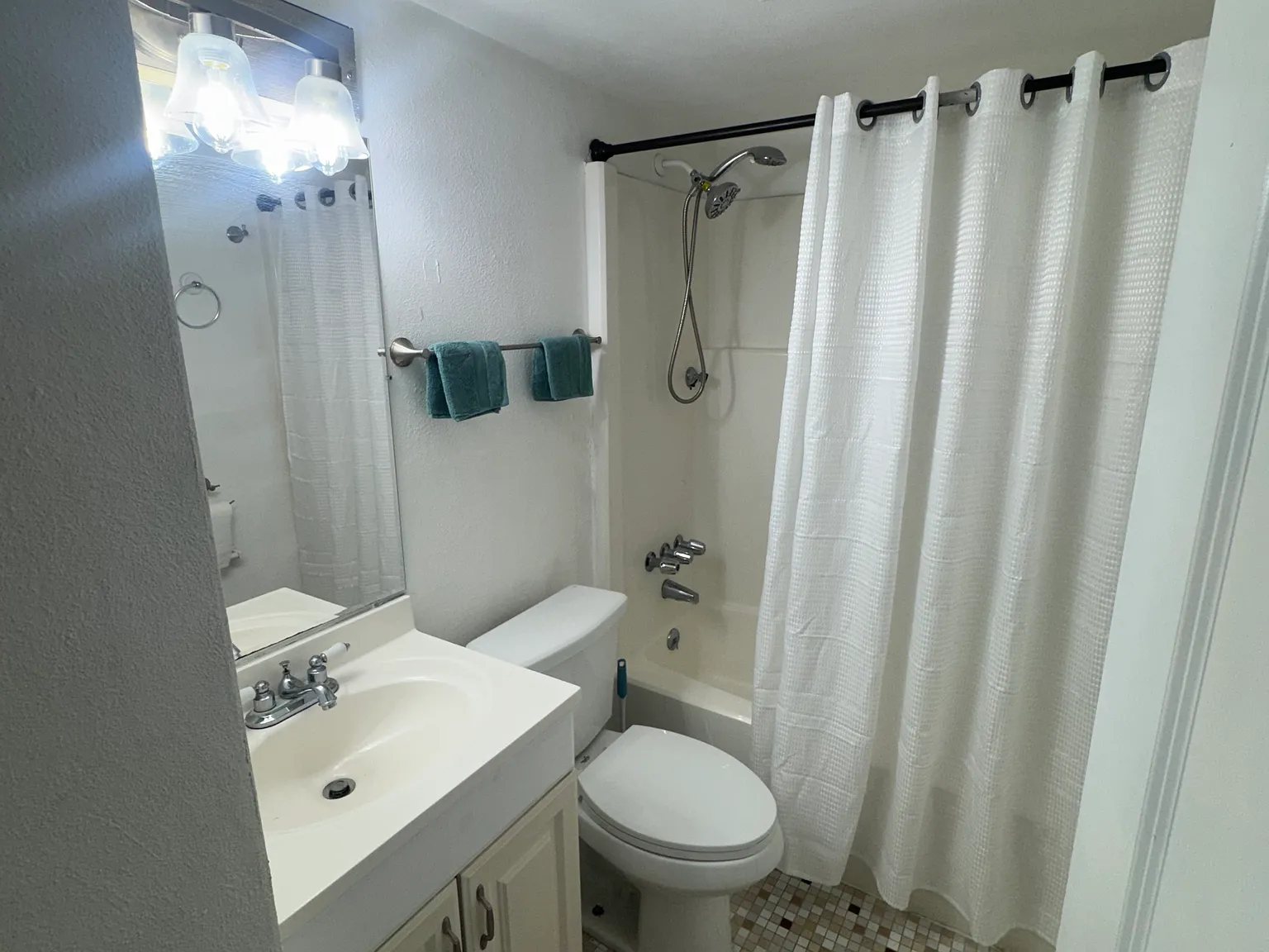 2 bed, $950 — Photo 3