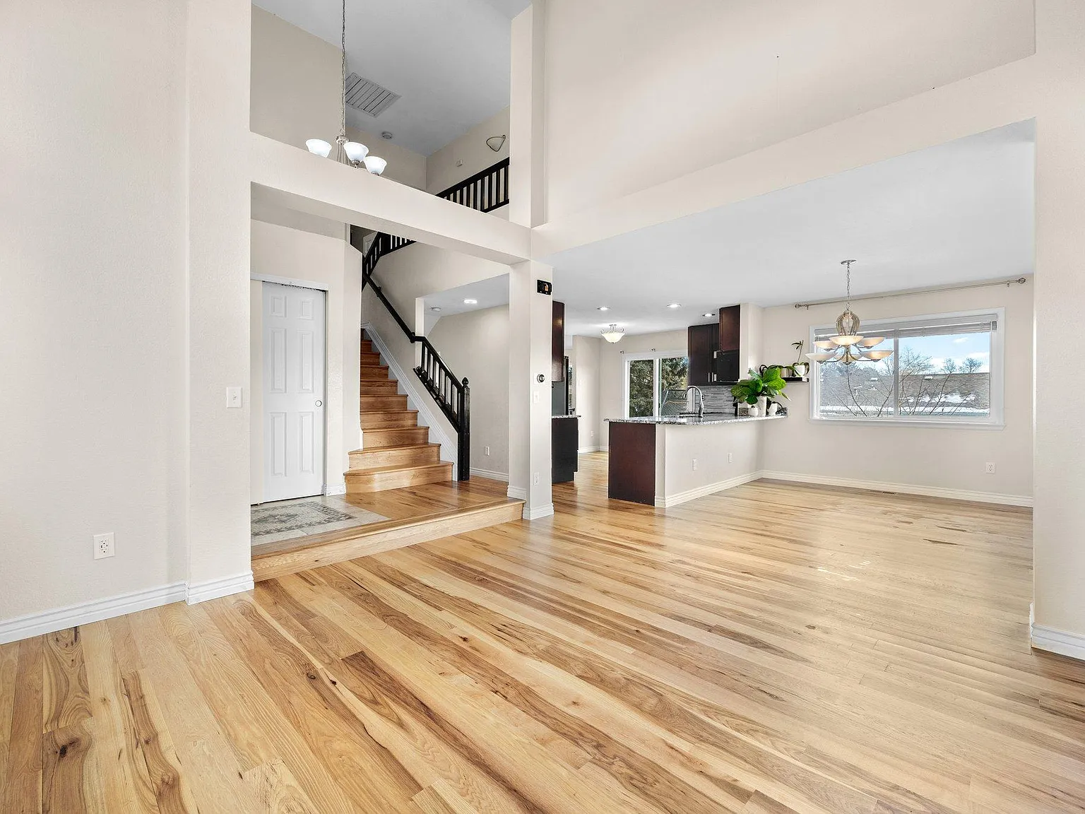 4 bed, 2277 sqft, $3,700 — Photo 3