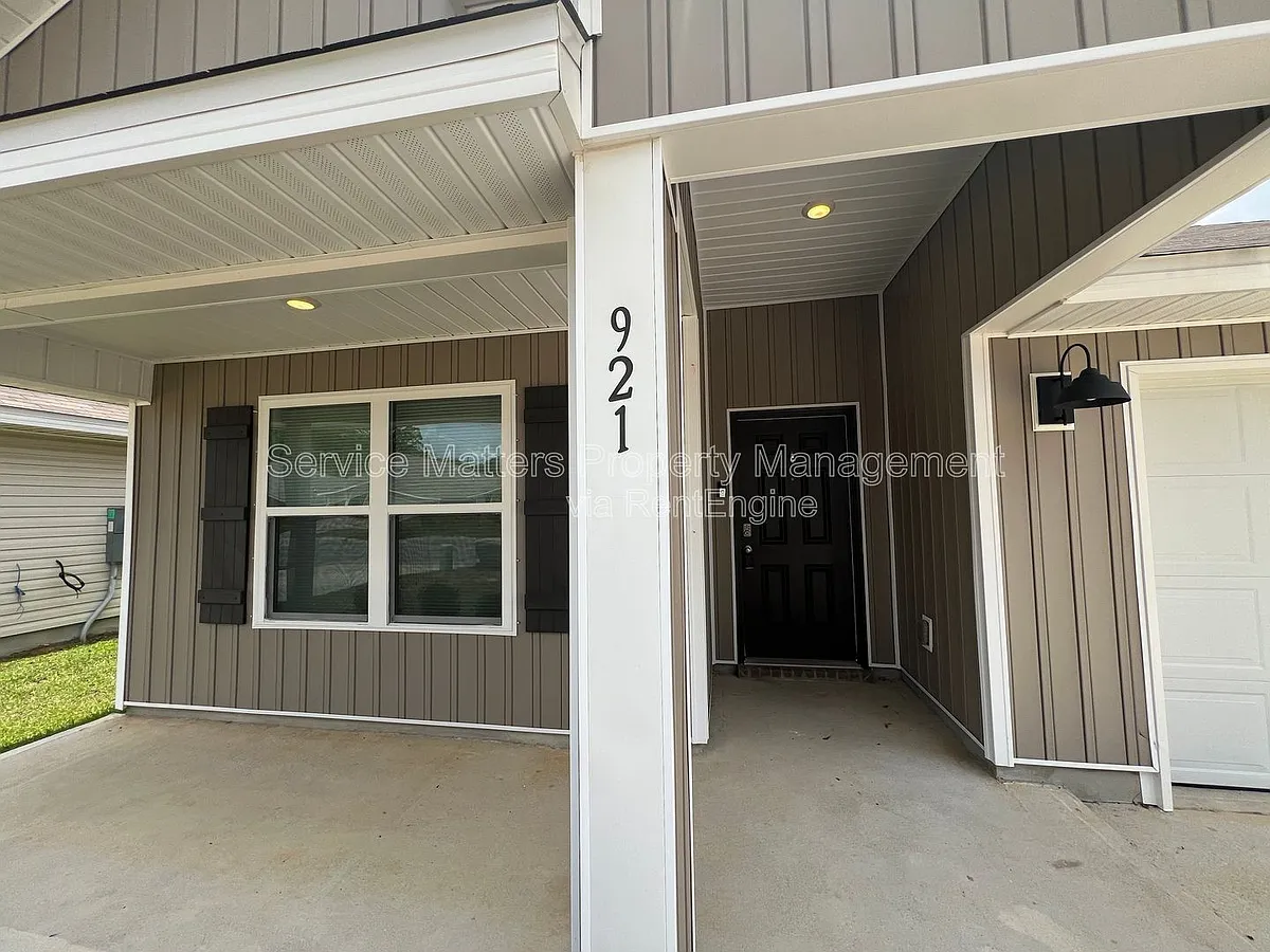 Building Photo - 921 Lovebird Ct