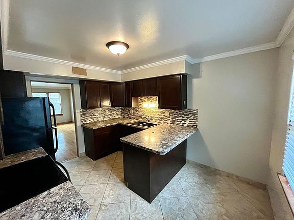 3rd image of 5169 N Hollywood Ave APT 1