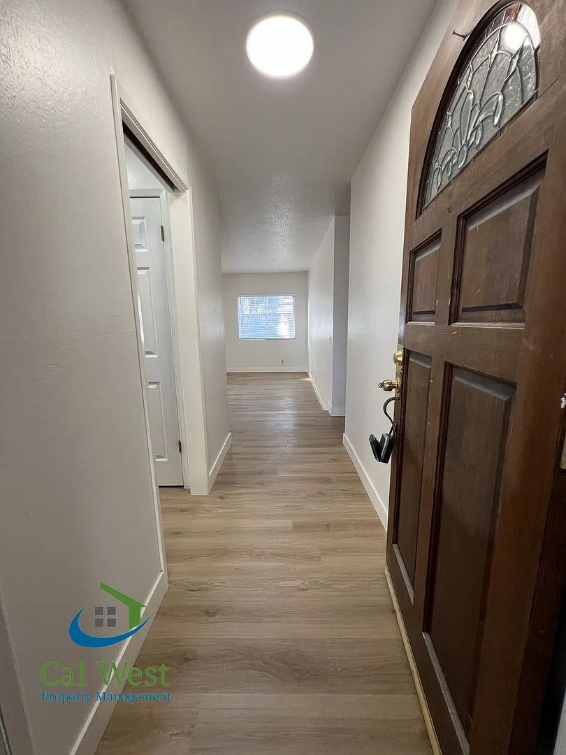 $5095 - Completely Remodeled 4 Br/2 Ba Bright and Spacious Evergreen Home — Photo 2