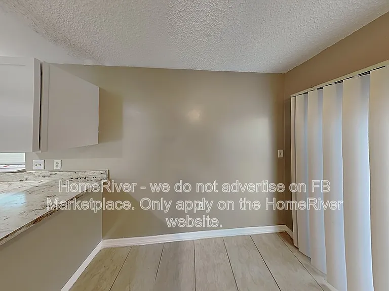 421 Hunter Cir — Photo 4