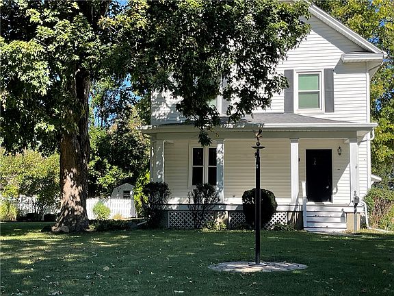 2nd image of 902 E Jackson St