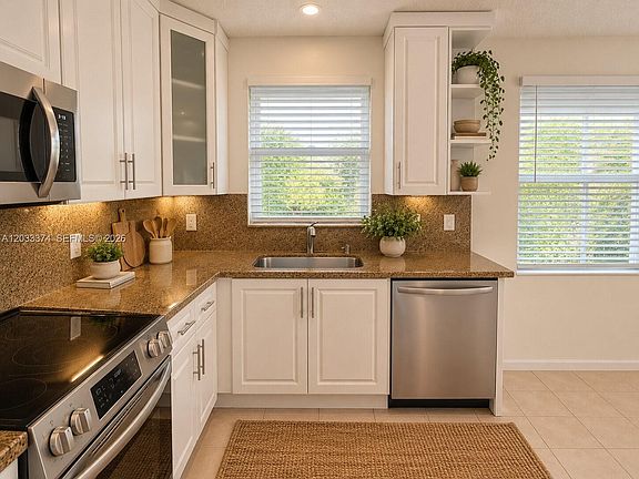 4th image of 1521 Seagrape Way